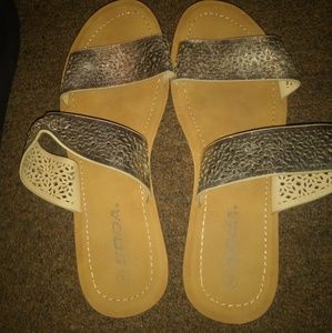 Soda sandals size 9